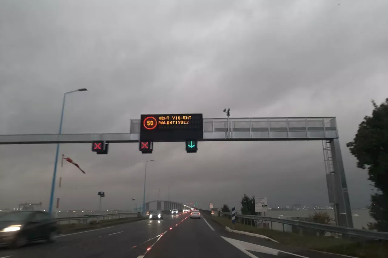 Tempête Ciaran en Loire-Atlantique : pont de Saint-Nazaire rouvert mais circulation encore difficile