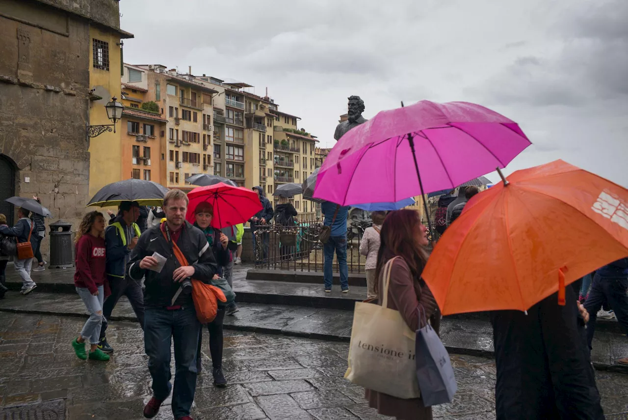 Tempesta Ciaran sull'Italia, è allerta: da Milano a Roma, previsioni meteo oggi e domani