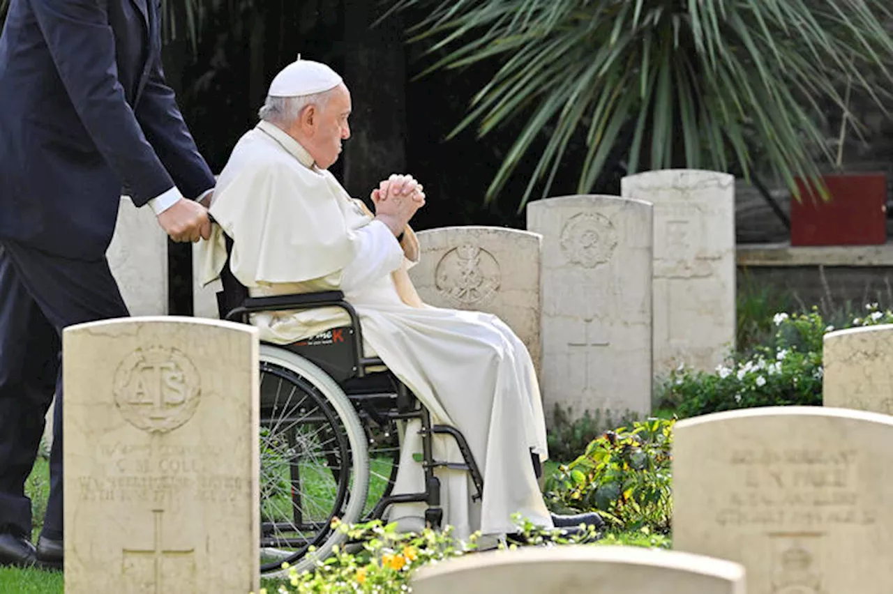 Il Papa, nelle guerre si distrugge la vita senza coscienza