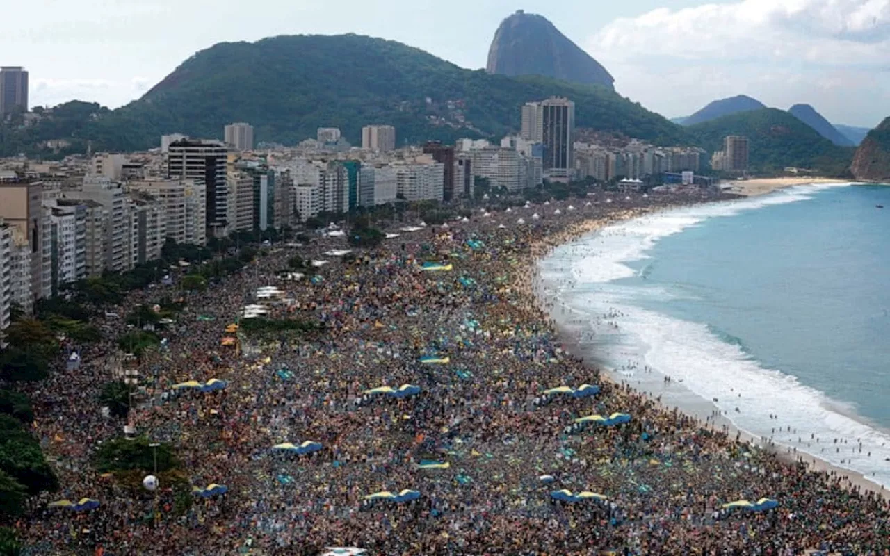 Copa Libertadores: Cientos de Xeneizes hacen suya la playa de Copacabana