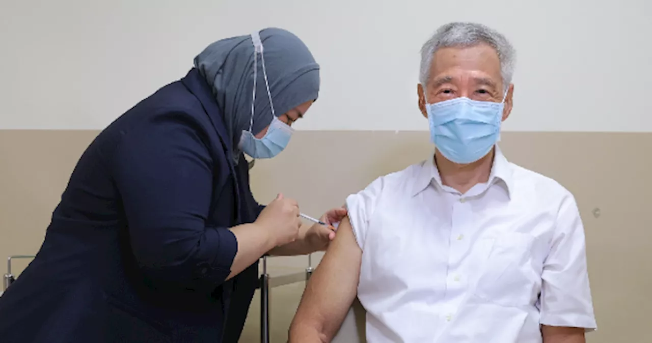 PM Lee receives updated Covid-19 vaccine, urges public to do the same