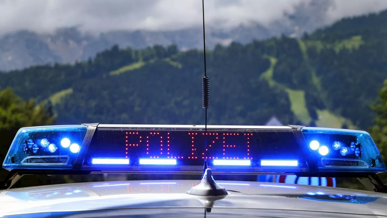 14-Jähriger stiehlt Sportwagen und baut Unfall