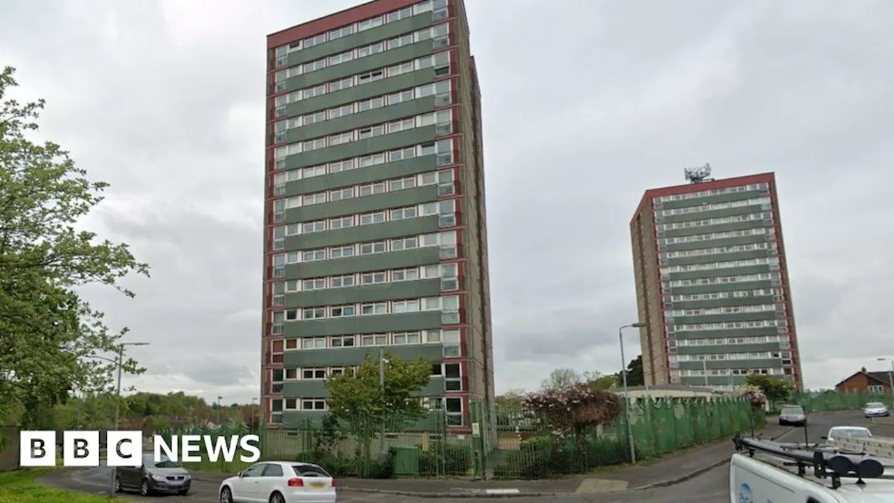 Belvoir: Police to assess paramilitary link to anti-migrant signs