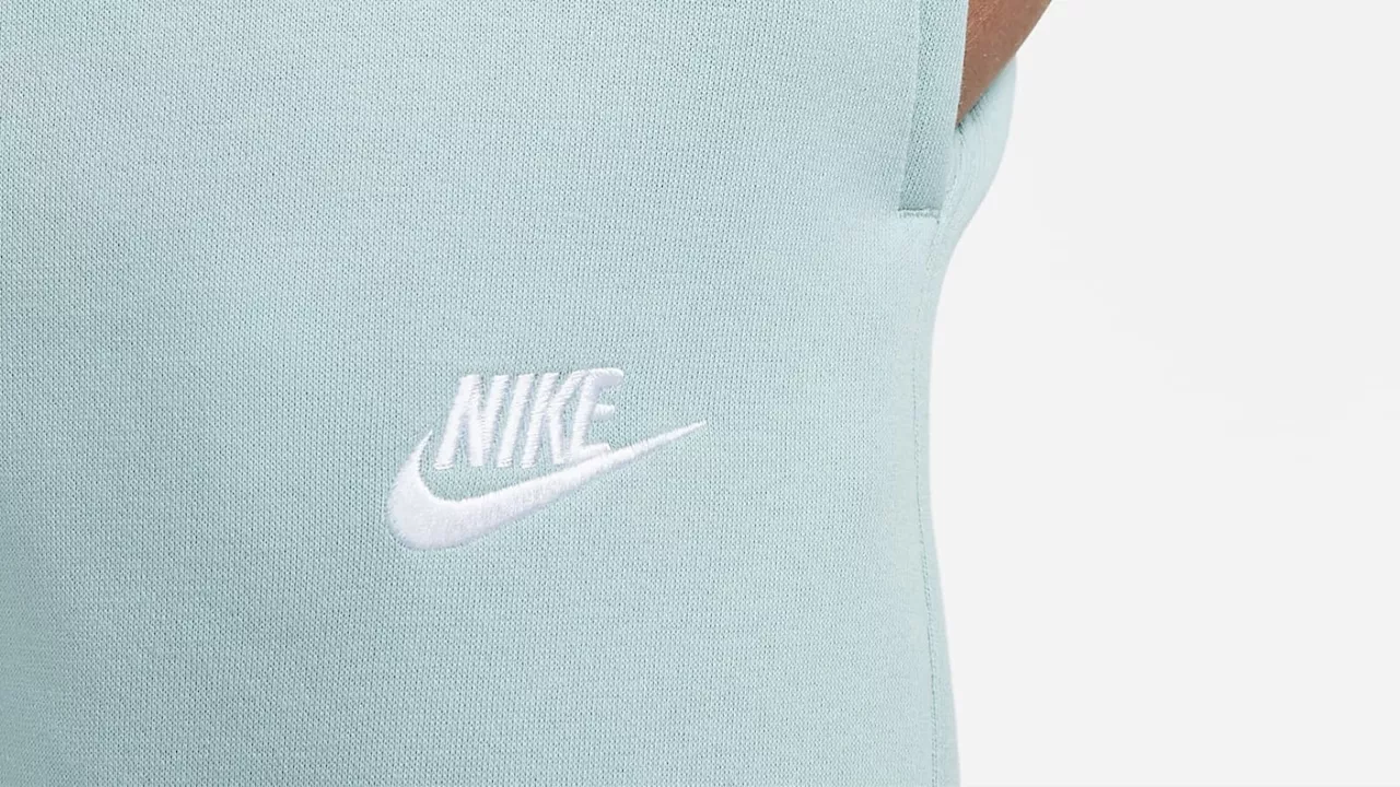 Ce jogging Nike en promo est parfait pour chill ou faire du sport