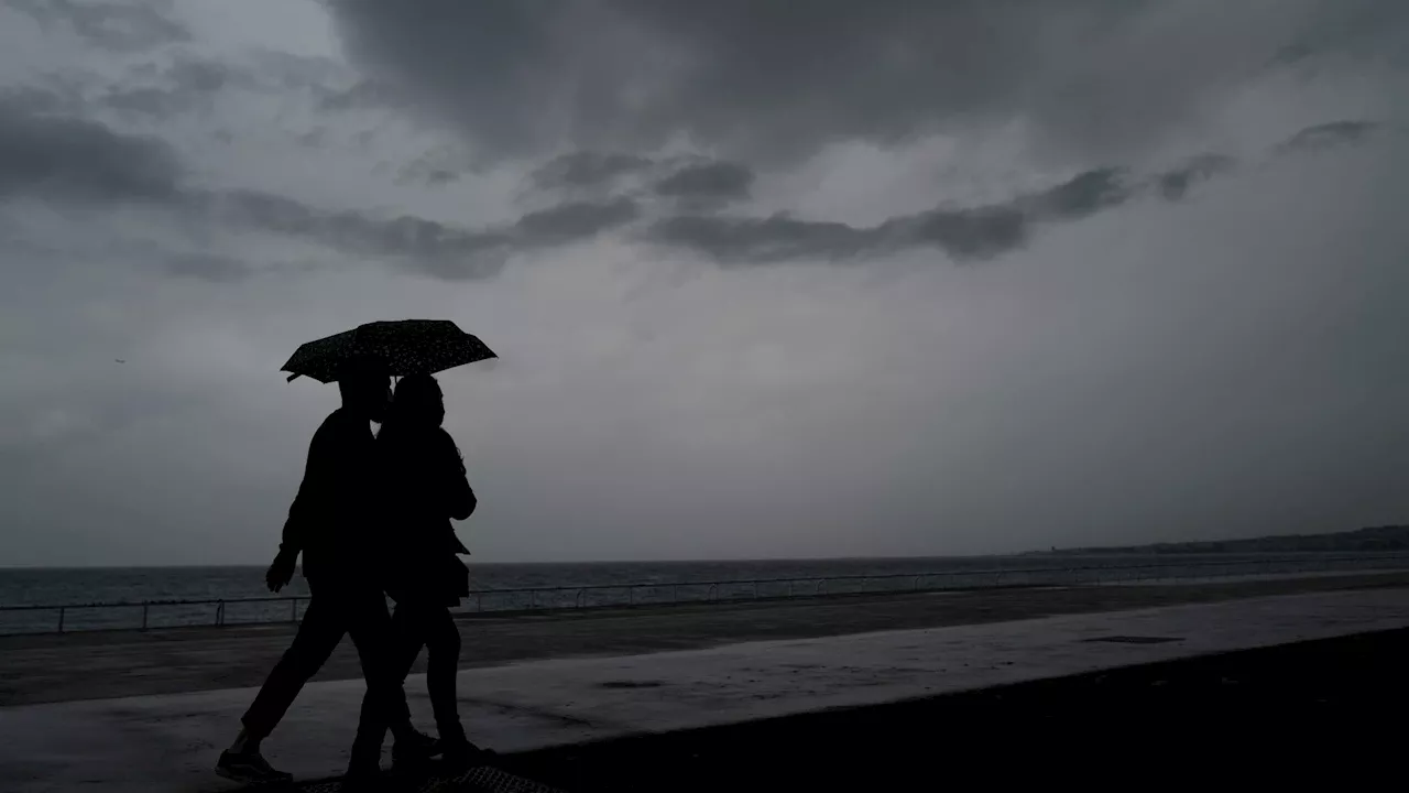 Tempête Ciaran: les plages fermées à partir de 14 heures à Nice