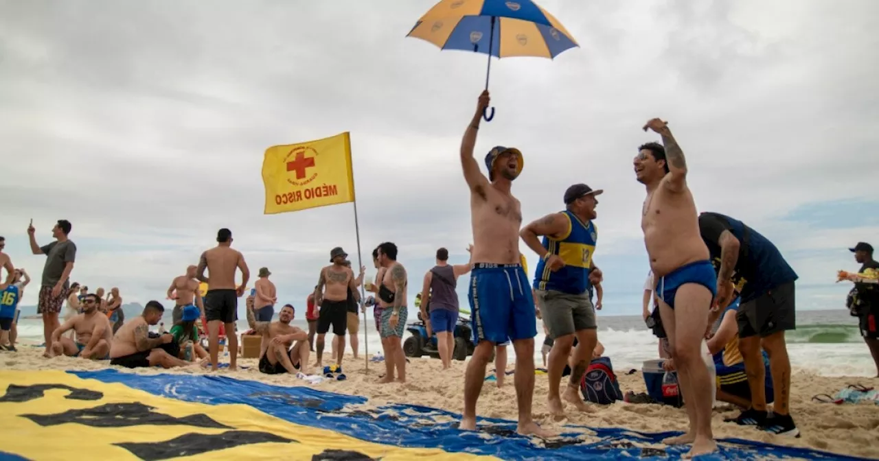 Video: hinchas de Boca Juniors y Fluminense se enfrentaron en Copacabana; algunos fueron expulsados