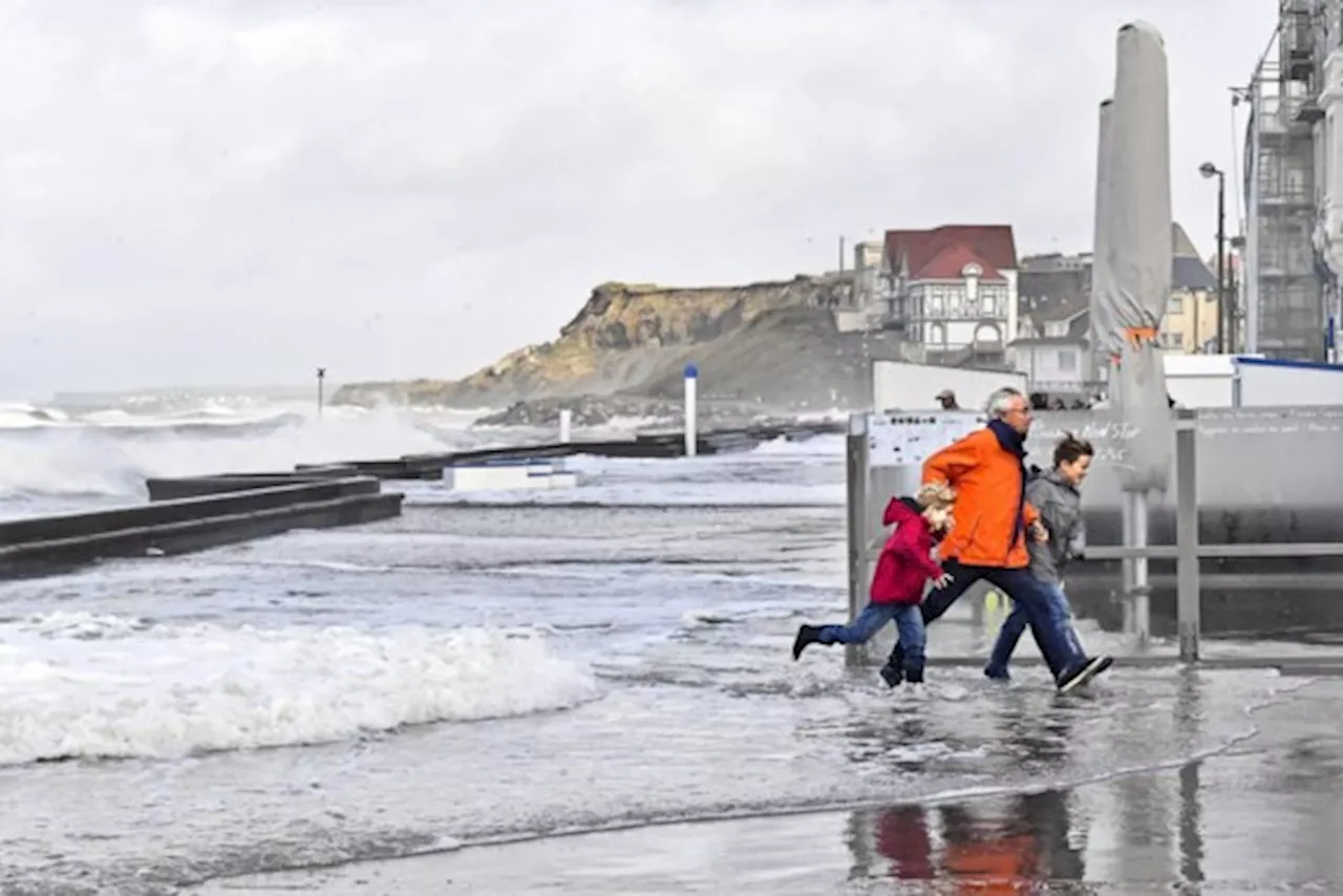 Storm Ciarán raast over Frankrijk en Engeland