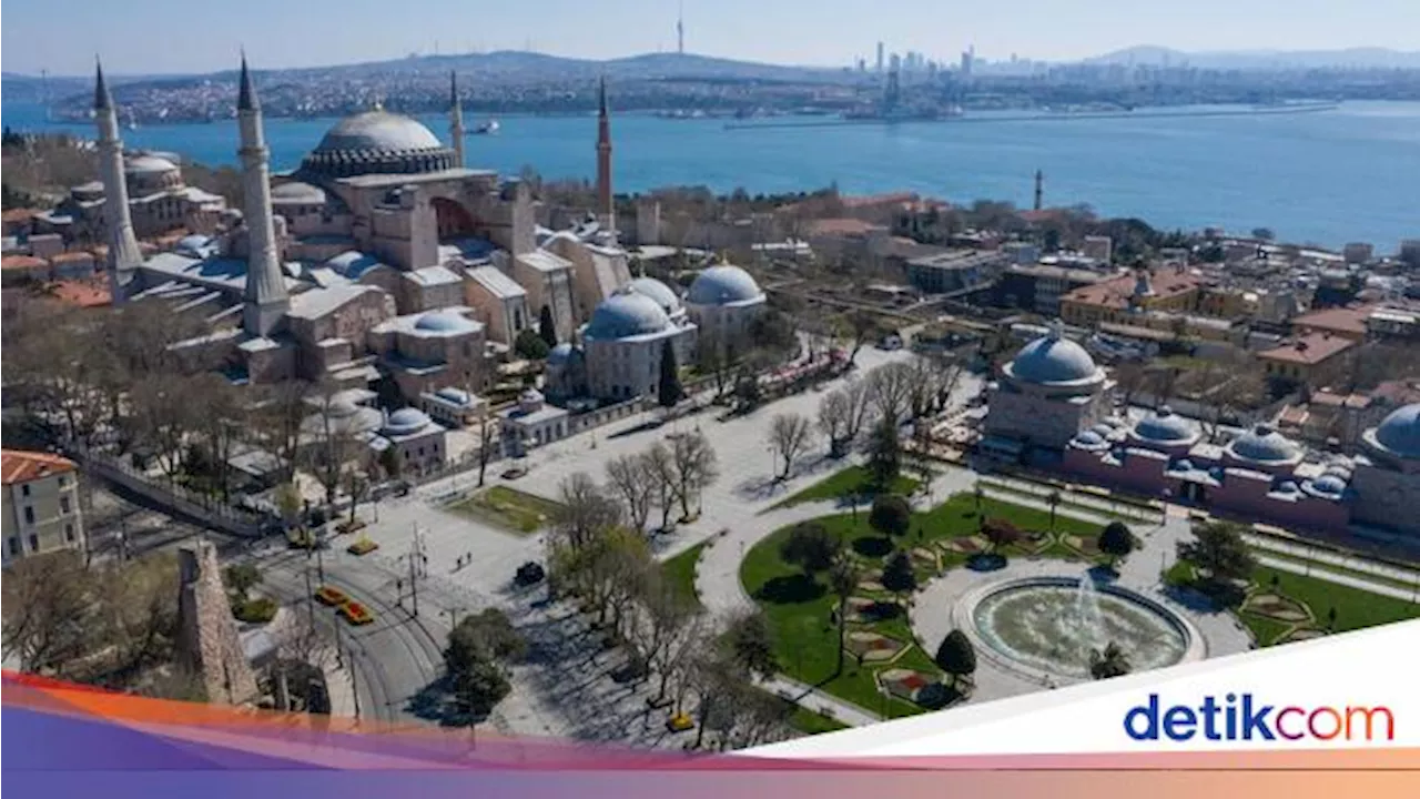 Turki Bakal Kenakan Biaya Masuk Masjid Hagia Sophia