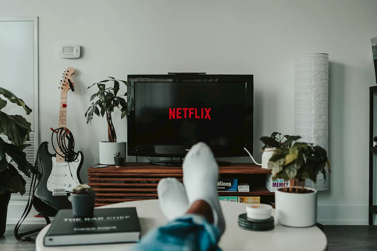 Netflix ska dra ner på annonser om du sträcktittar. Med start nästa år.