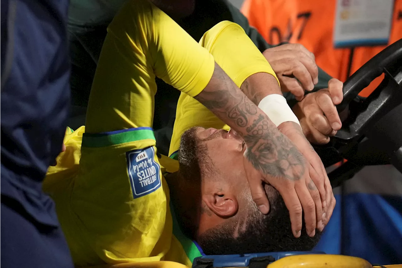 Neymar undergoes successful knee surgery