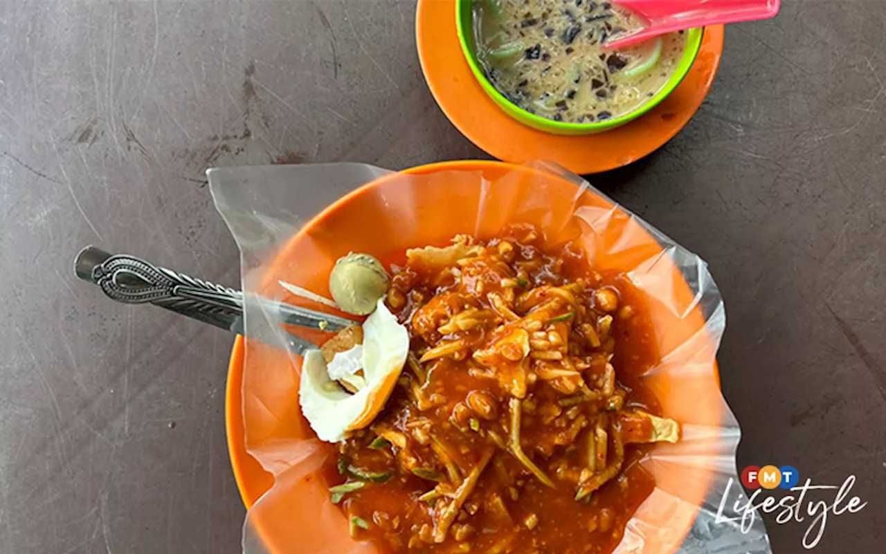 Satisfy your cravings at ‘Deen Rojak Cendol’ in Puchong