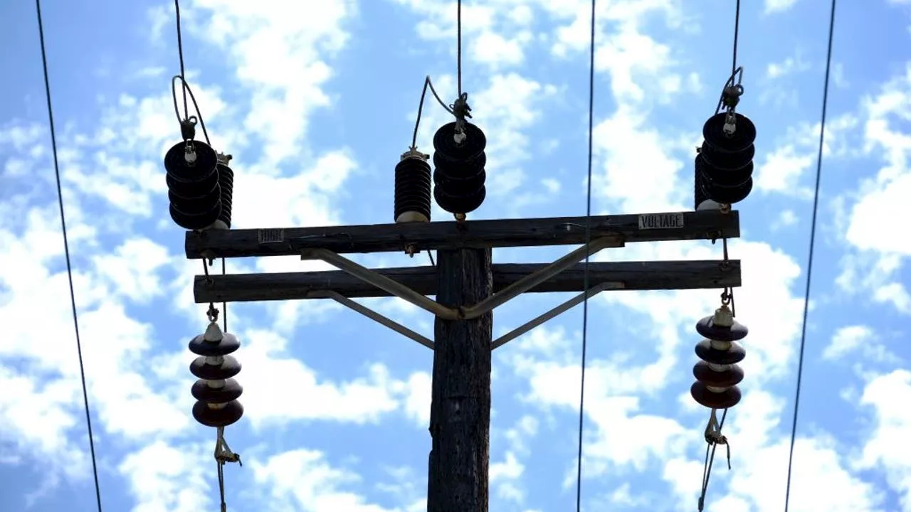 High winds cause power outages in Western Washington