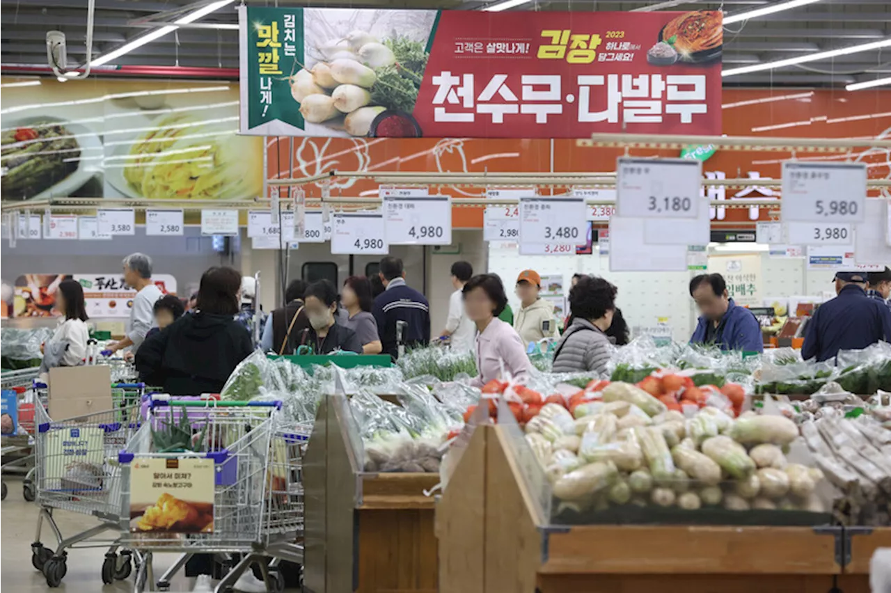 사과 사려고 반찬 줄였다…장바구니 물가 2년 사이 25% 올라