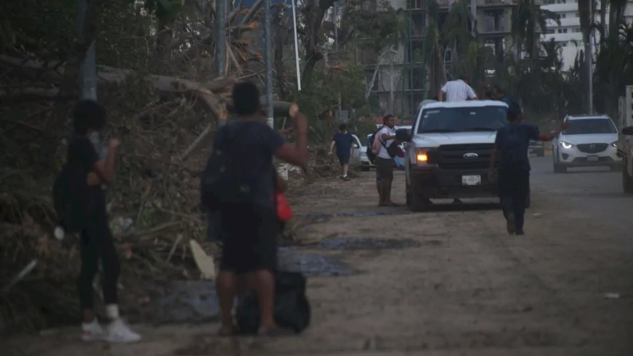 Huracán “Otis” genera aumentos en el transporte público de Acapulco: se incrementa hasta 90% el pasaje