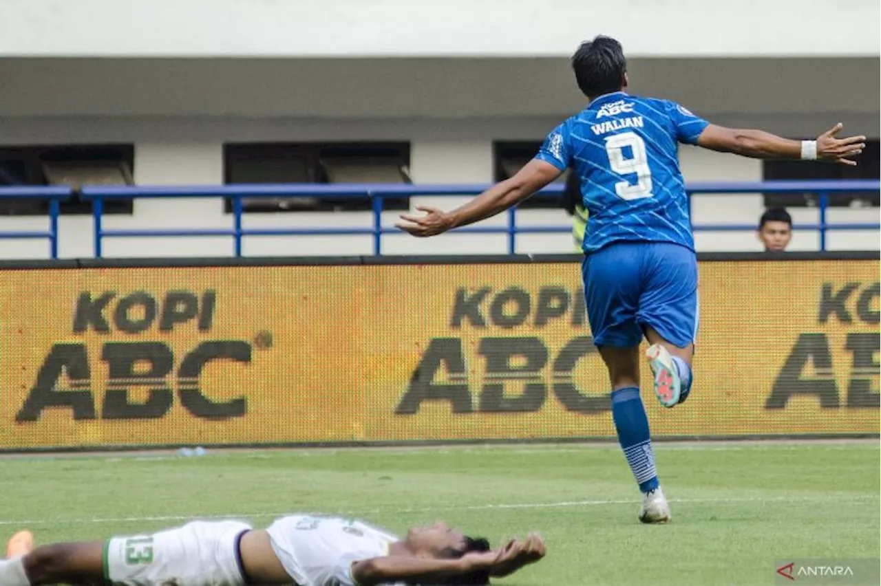 Persib Taklukkan Madura United, Bojan Hodak Puji Ezra Walian Setinggi Langit