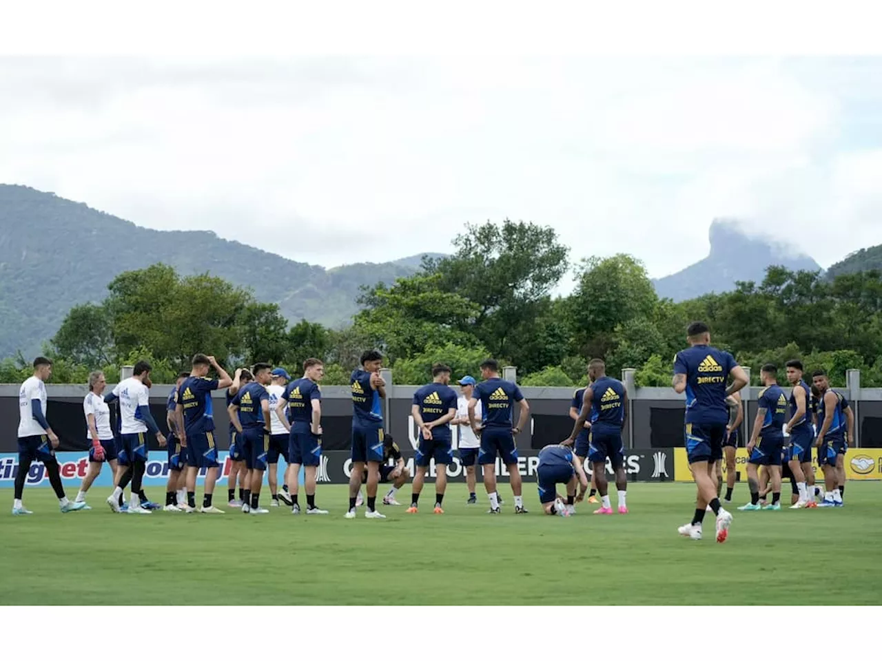 VÍDEO: Boca juniors recebe apoio de torcedores em treino no CT do Vasco: 'Pra cima deles'