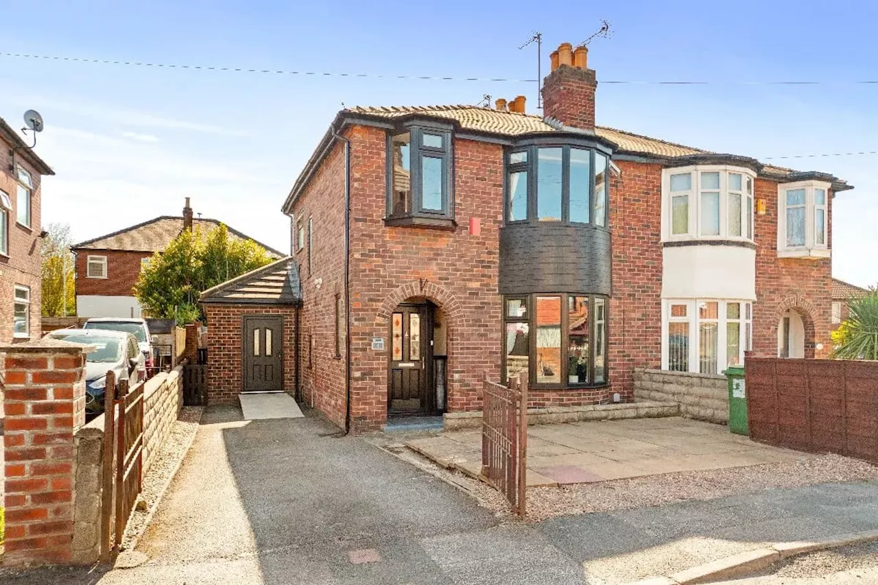 13 pictures of this modern family home in Leeds with large extension and open living kitchen