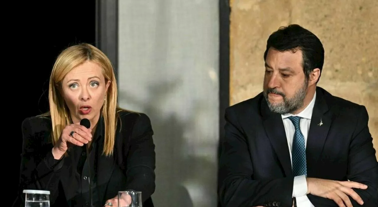 Matteo Salvini minacciato di morte: le scritte su una facciata di un palazzo a Milano. Giorgia Meloni: «Più ci