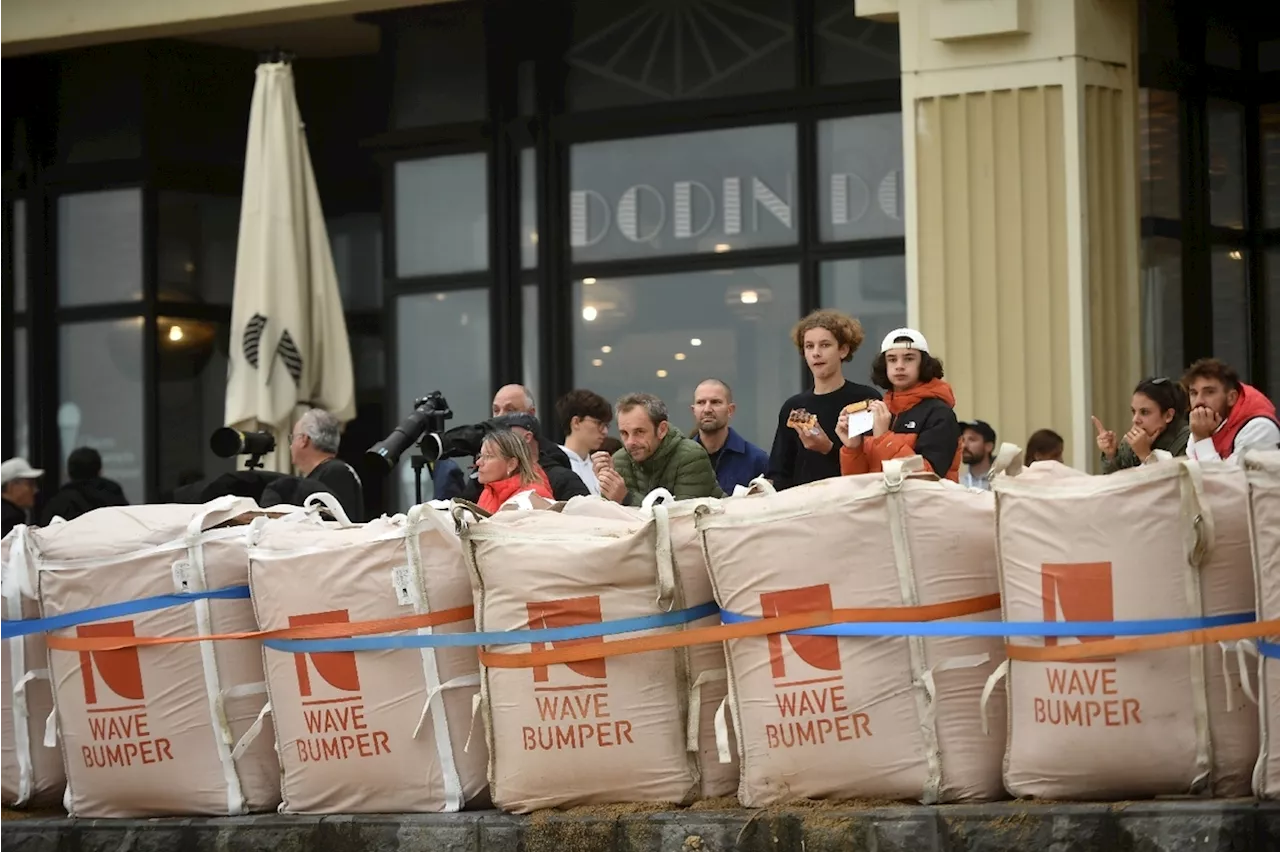 Tempête Ciaran: des vents record secouent le nord-ouest du pays