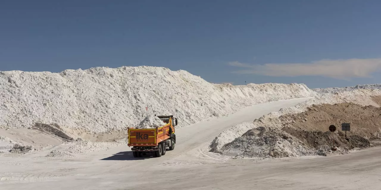Albemarle Stock Drops as Lithium Miner’s Earnings Miss Amid EV Demand Drop-Off