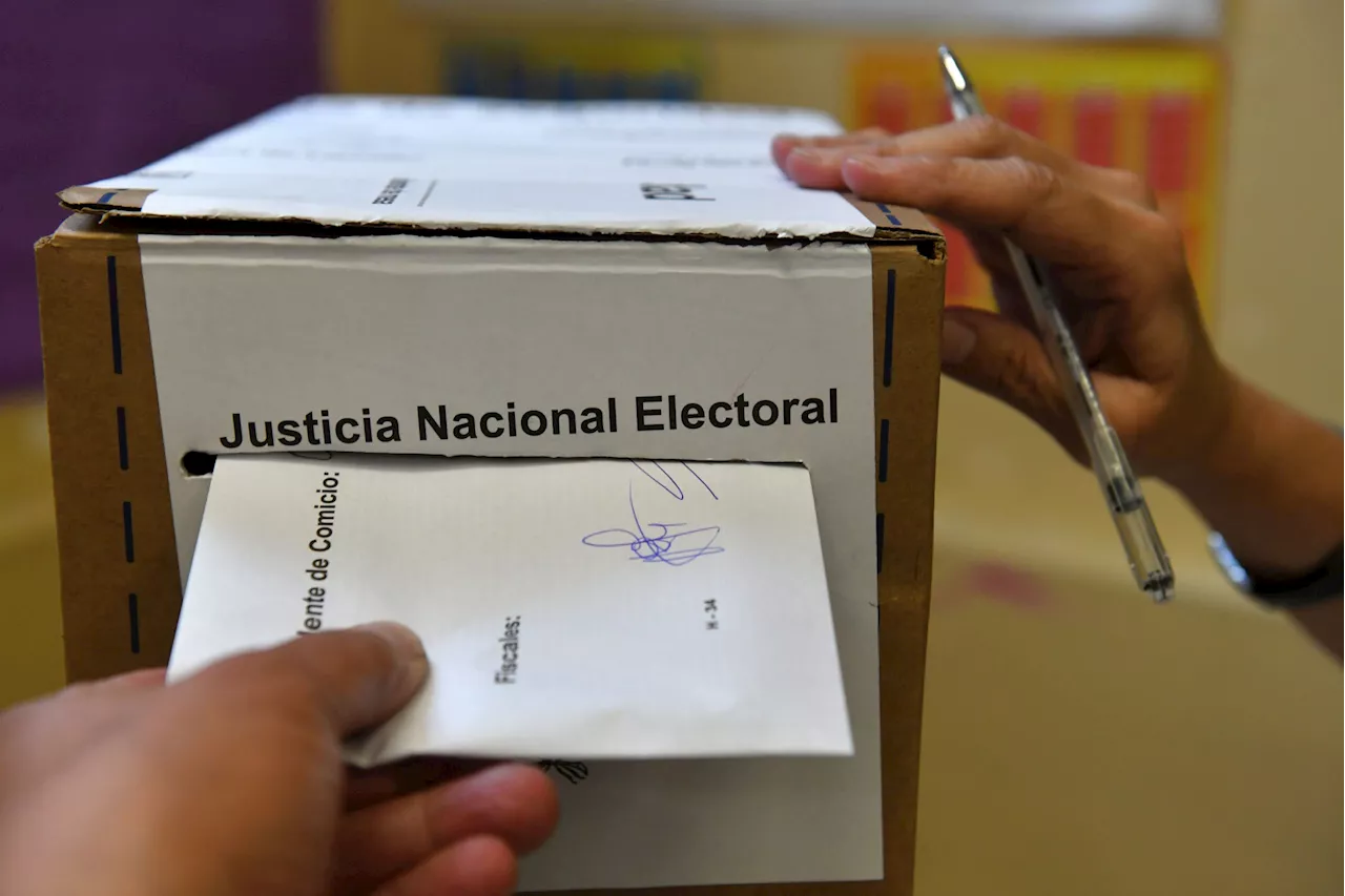 El escrutinio definitivo en Argentina revela algunos votos más para Massa y Milei