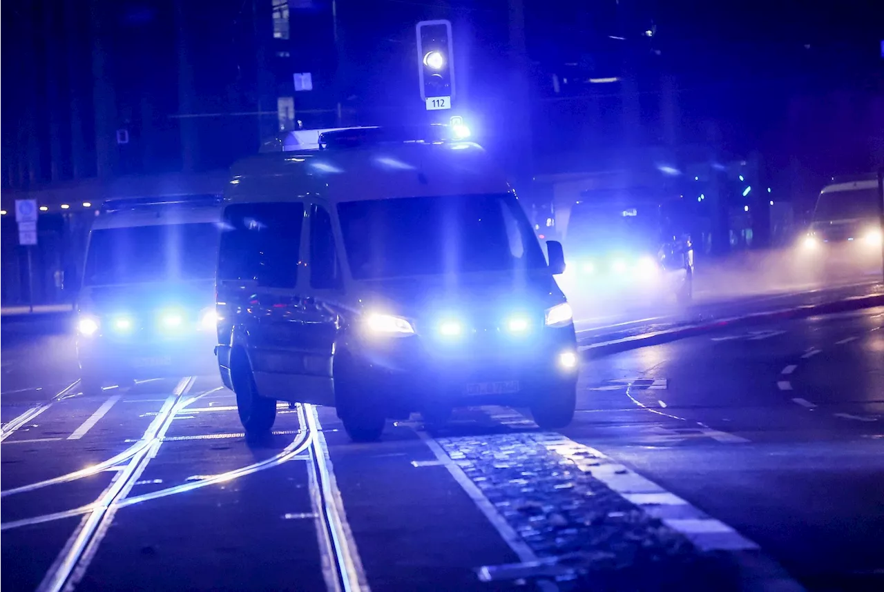 Feier unter Autobahnbrücke ruft Polizei auf den Plan