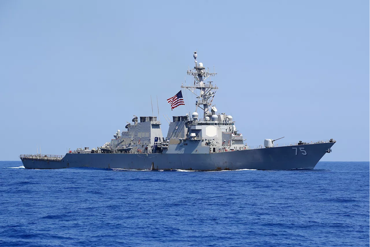 American and Canadian Warships Sail Through Waters Between China and Taiwan