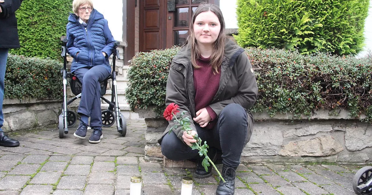 Stolpersteine in Willebadessener Dorf: Runa holt ein Stück vergessene Geschichte zurück