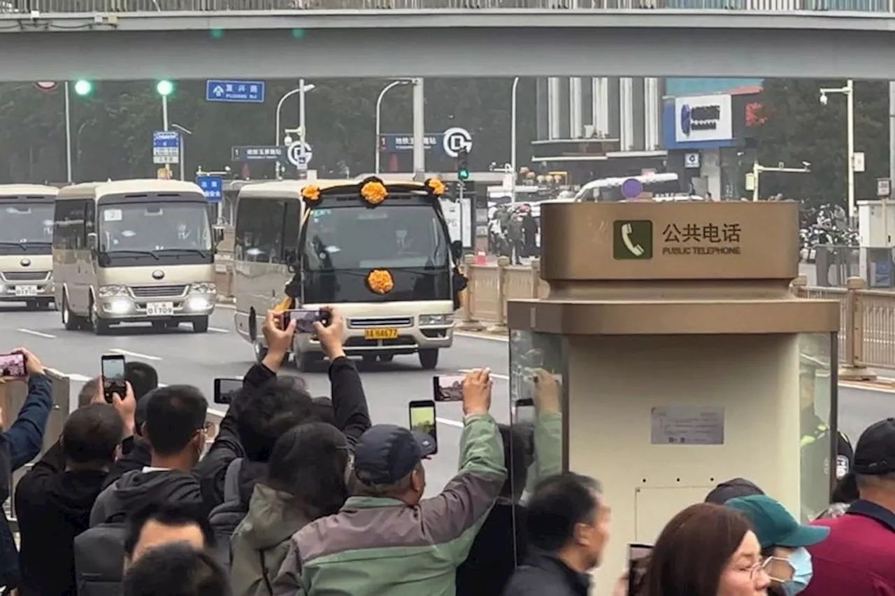 Hundreds gather to pay tribute as former Chinese premier is laid to rest