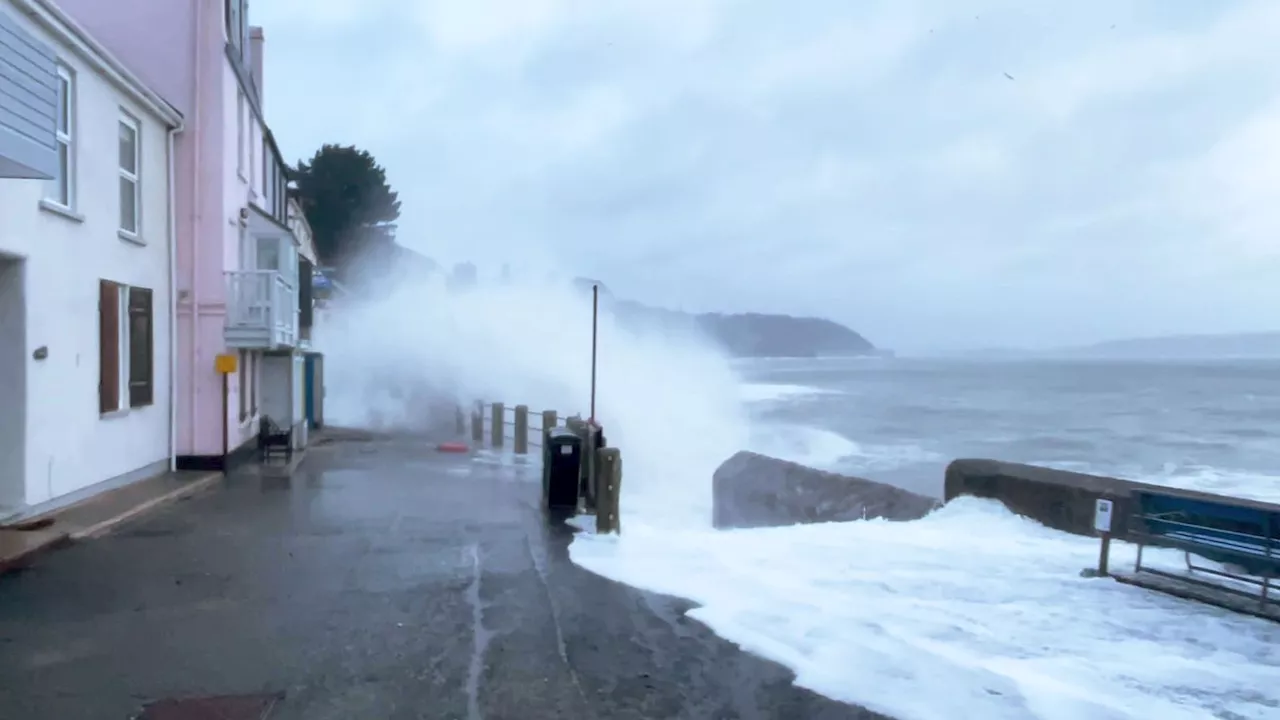 Storm Ciaran: 104mph winds batter Channel Islands and major incidents declared as transport disrupted