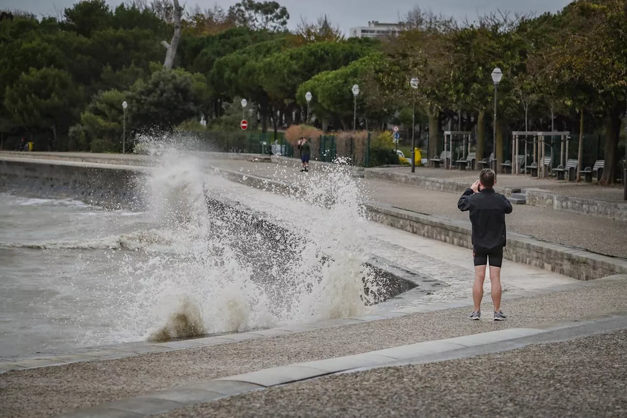 Tempête Ciaran : la mer agitée à La Rochelle