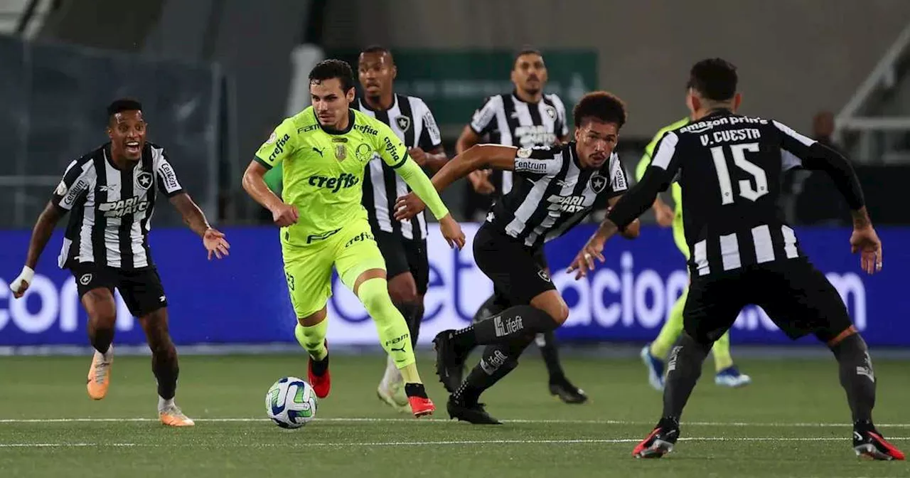 Palmeiras arranca virada heroica no segundo tempo e reduz vantagem do Botafogo para três pontos no Brasileiro