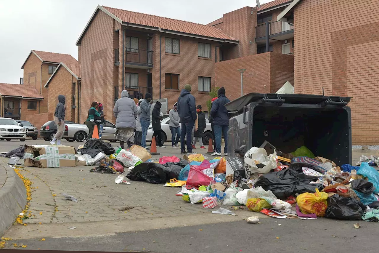 Angry Tshwane residents block roads over electricity