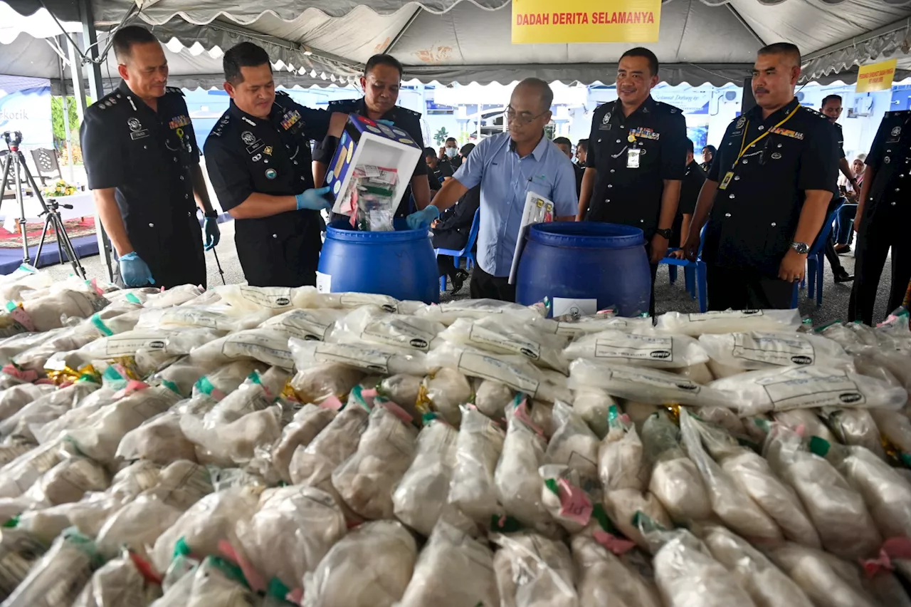 Polis rampas 226.6kg, 2,158 liter pelbagai jenis dadah