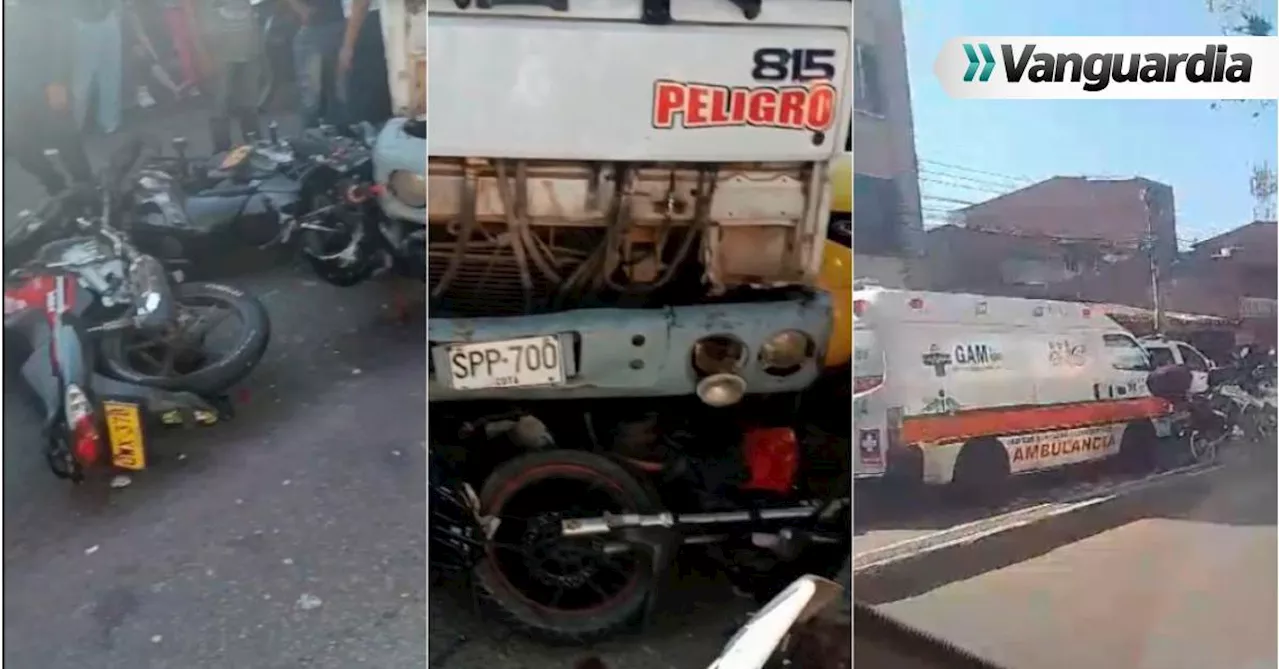 Camión chocó a varias motos y un taxi en Bucaramanga: Se reportan varios heridos