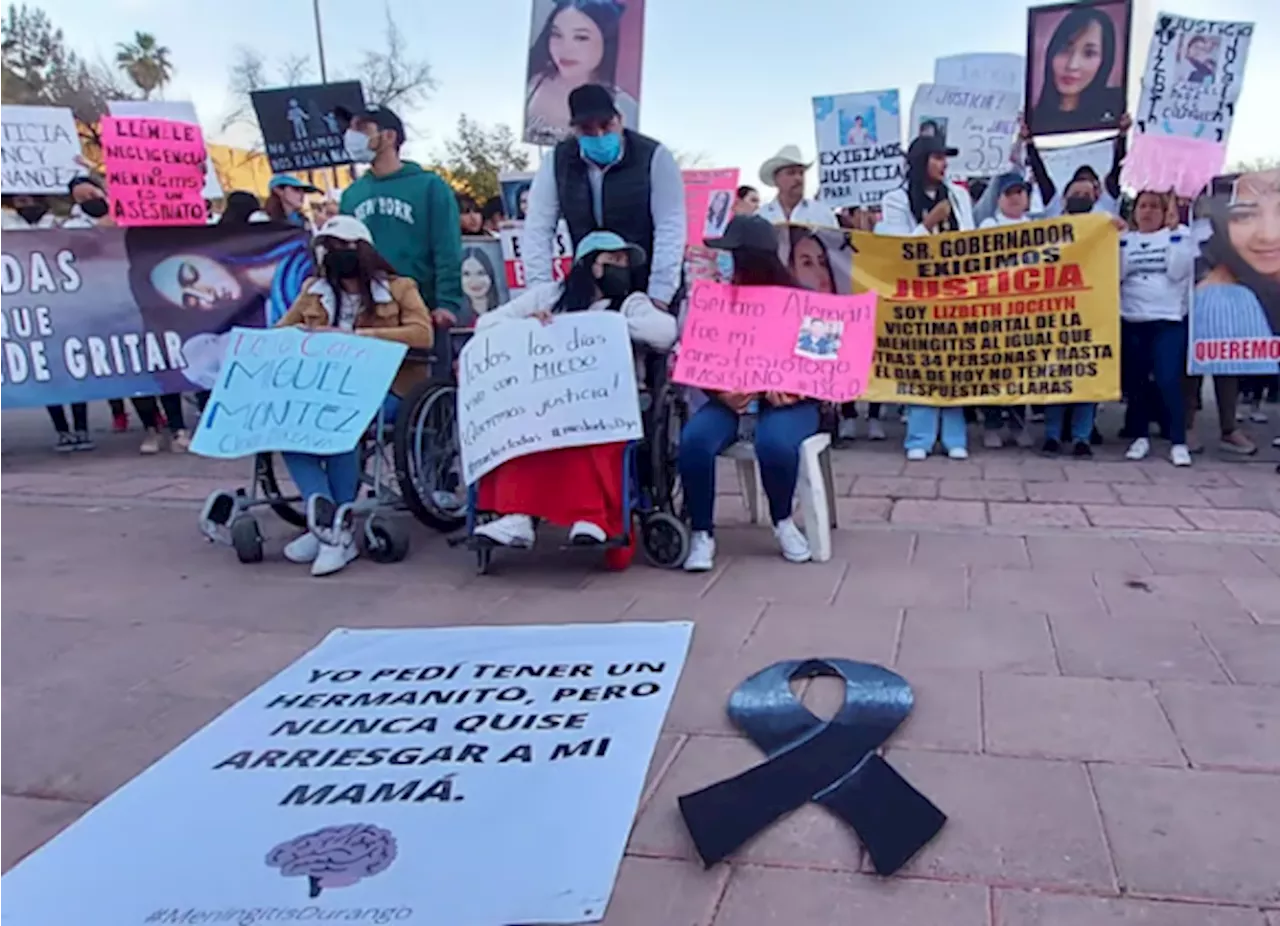 Marchan familias de víctimas de meningitis en Durango, exigen justicia; solo hay 4 detenidos