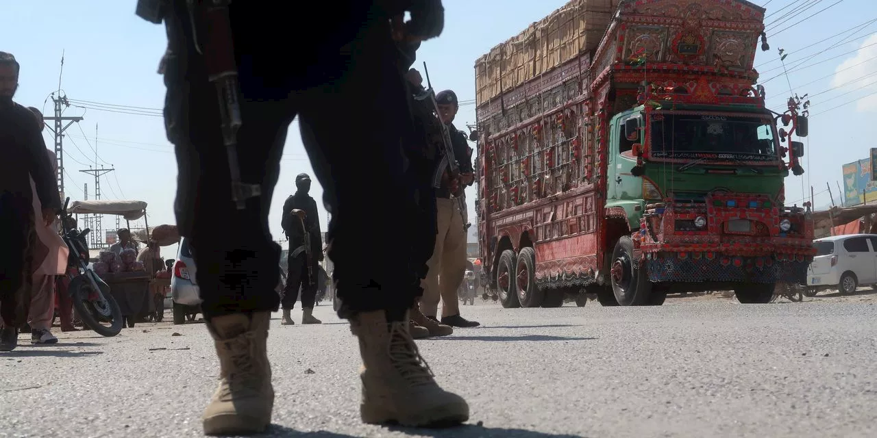 Pakistan Begins Deporting Afghans Who Fled Taliban