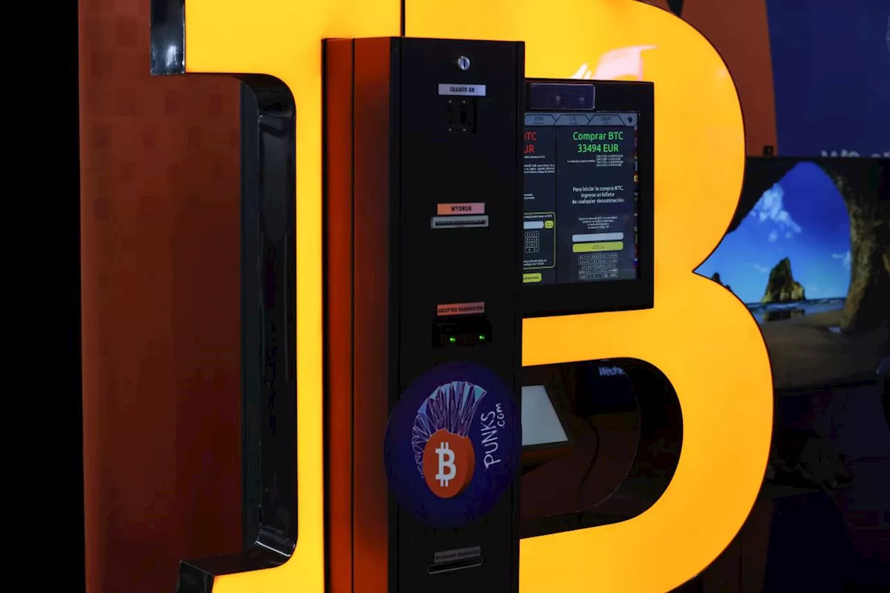 Bitcoin Lifts Crypto Mood by Retaking 17-Month Peak; SOL Jumps