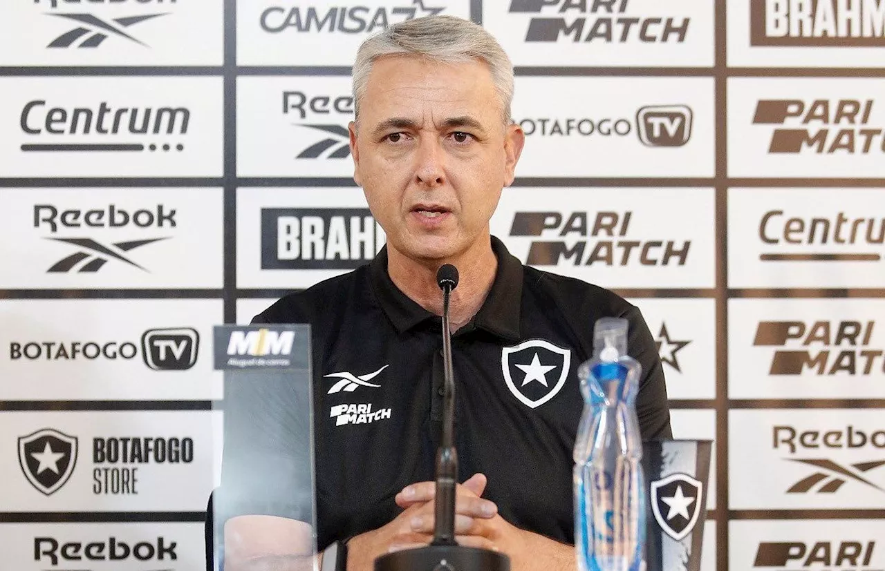 Tiago Nunes é apresentado como técnico do Botafogo e destaca retomada da confiança