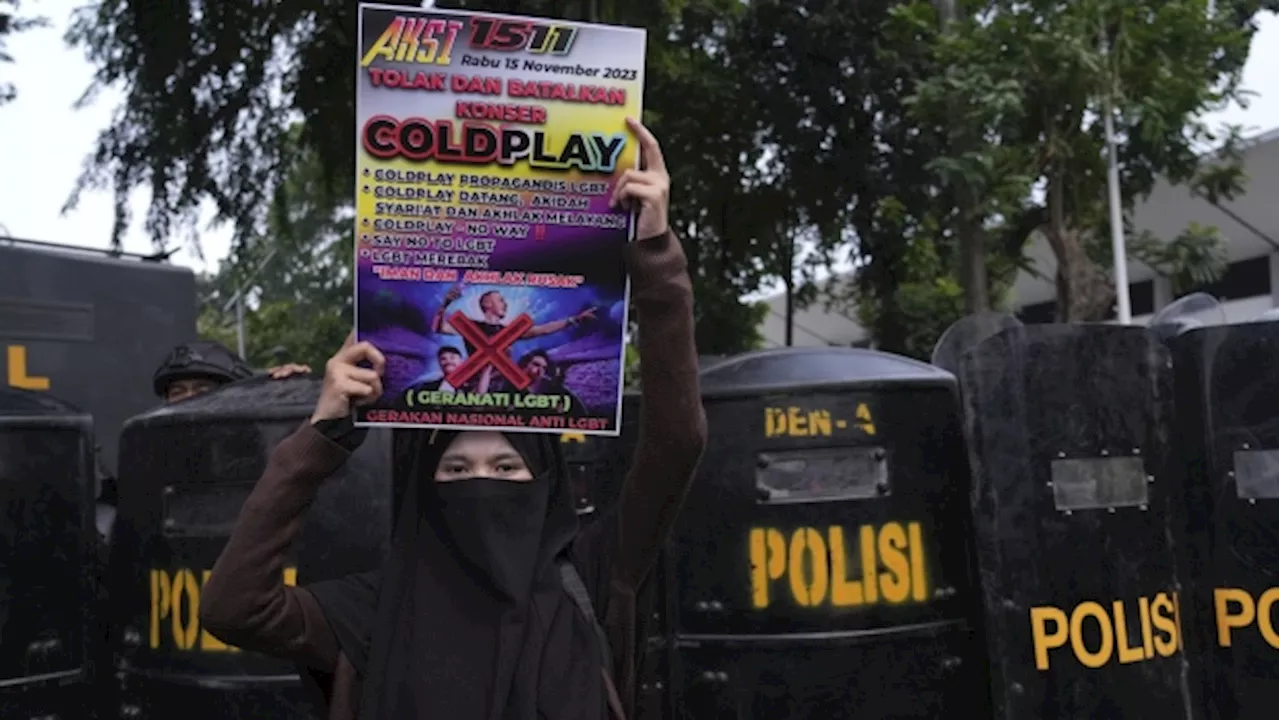 Malaysia allows Coldplay concert despite protests