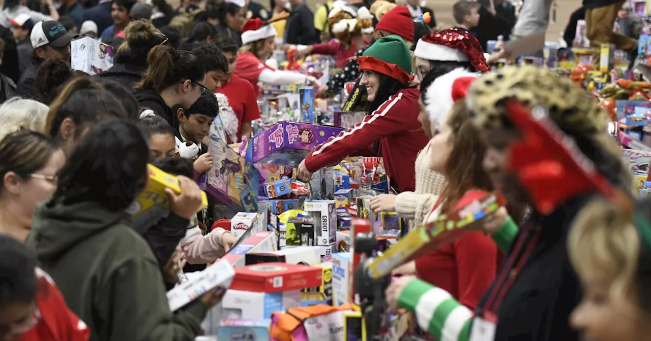 Spreading Holiday Warmth: Ways to Brighten Lives in the Community