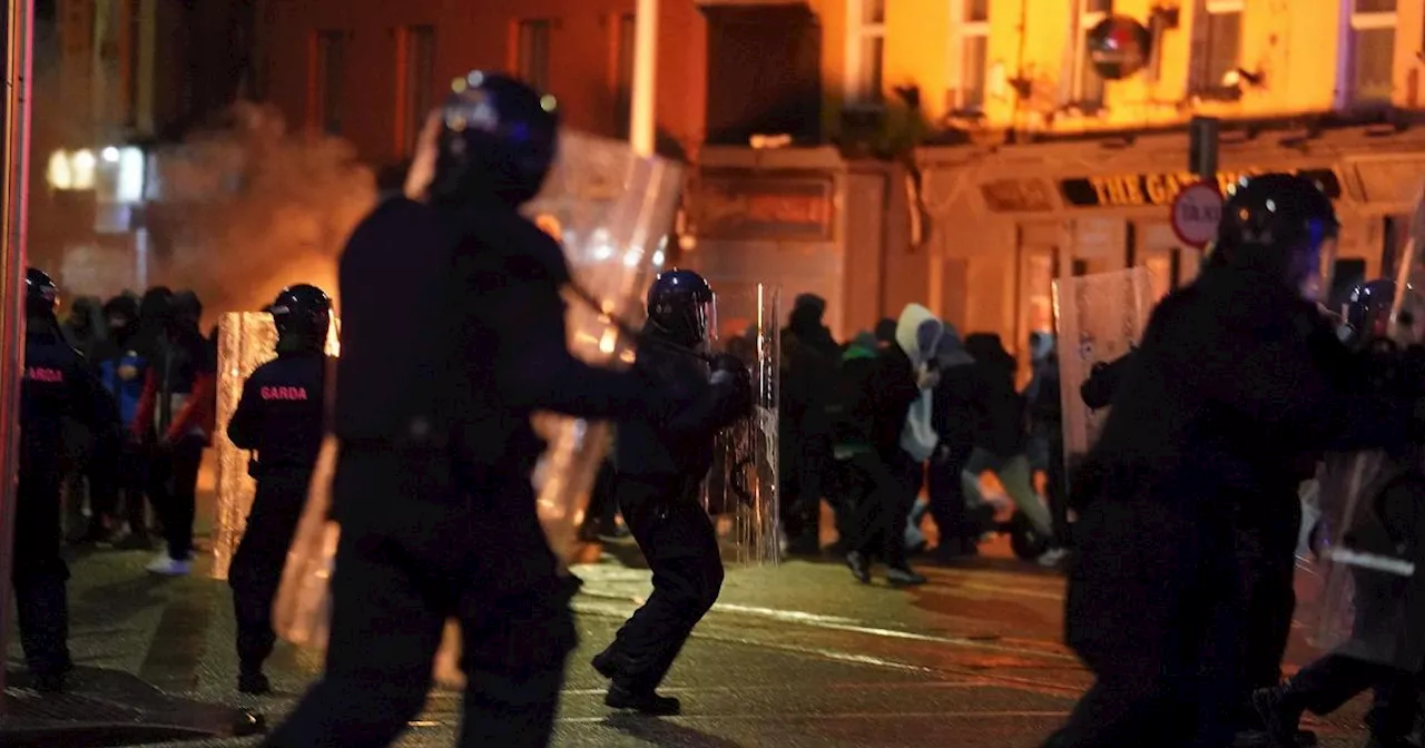 Dublino: tre bambini accoltellati fuori da una scuola, poi proteste e scontri in strada