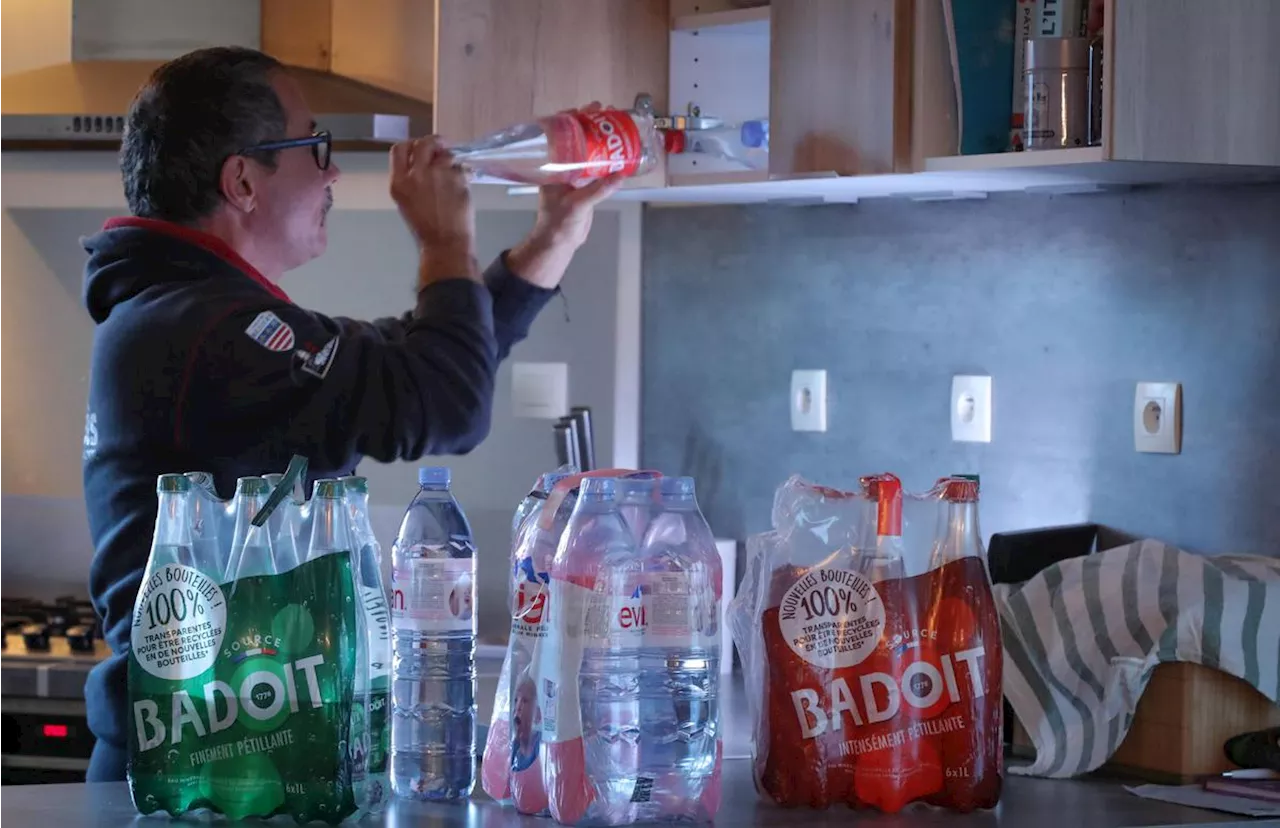 L'eau en bouteille plastique, l'un des produits les plus vendus en France