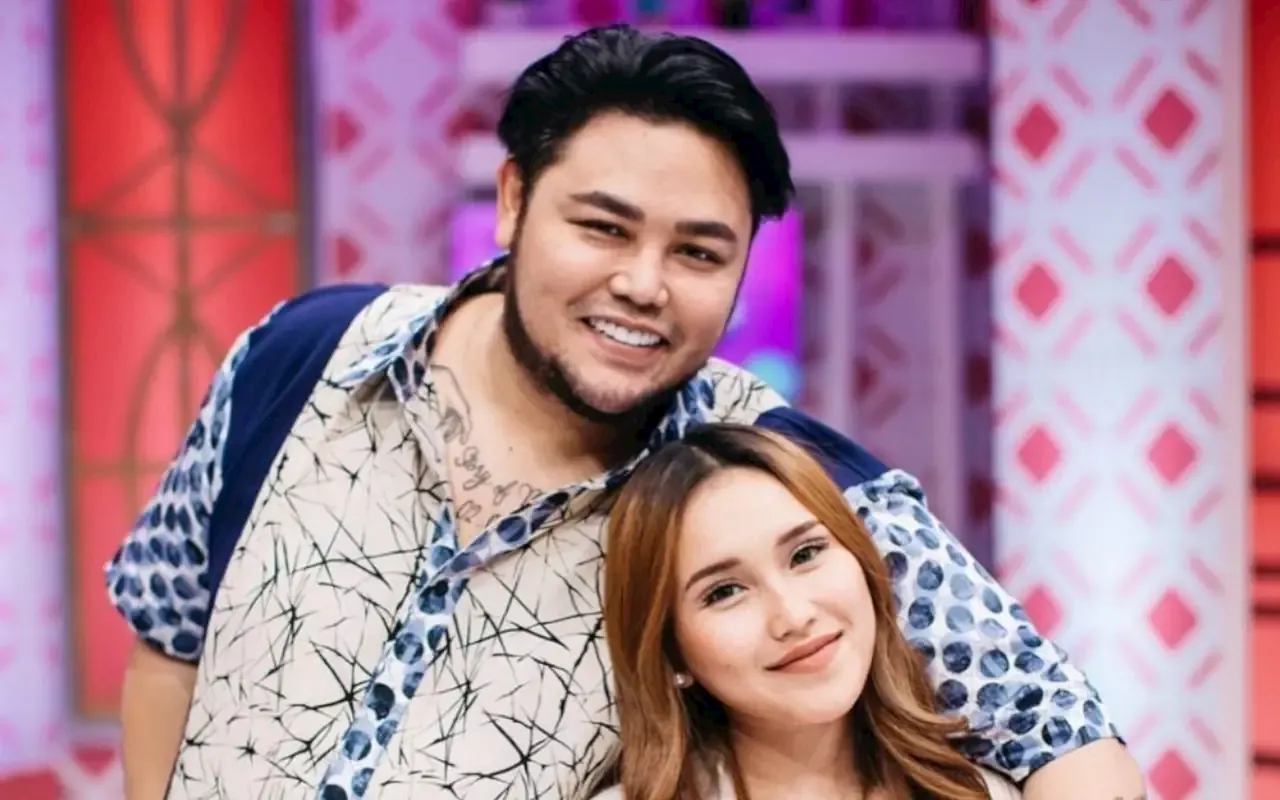 Ayu Ting Ting Terkikik Geli saat Wajah Ivan Gunawan Disebut Mirip Ibu Virgoun