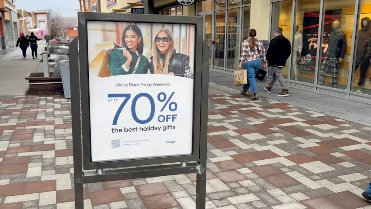 Shoppers in Ottawa Get a Head Start on Black Friday Deals