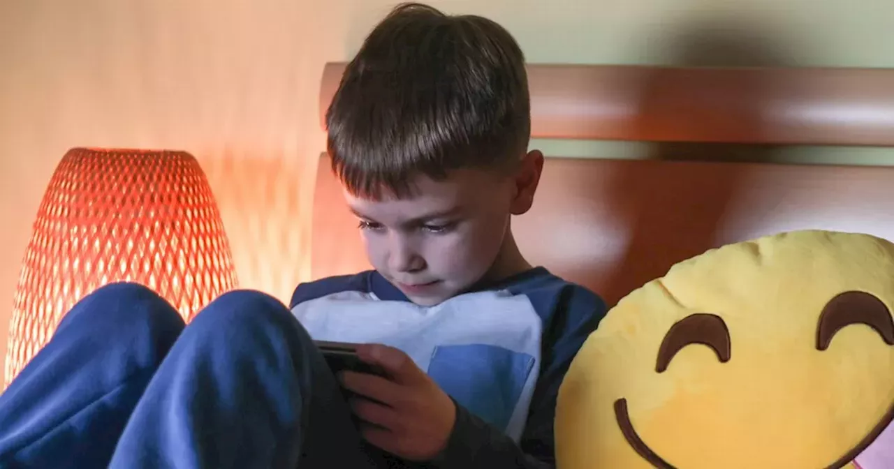 Cybersafekids Warns Parents of Dangers of Buying Smartphones and Gaming Devices for Christmas