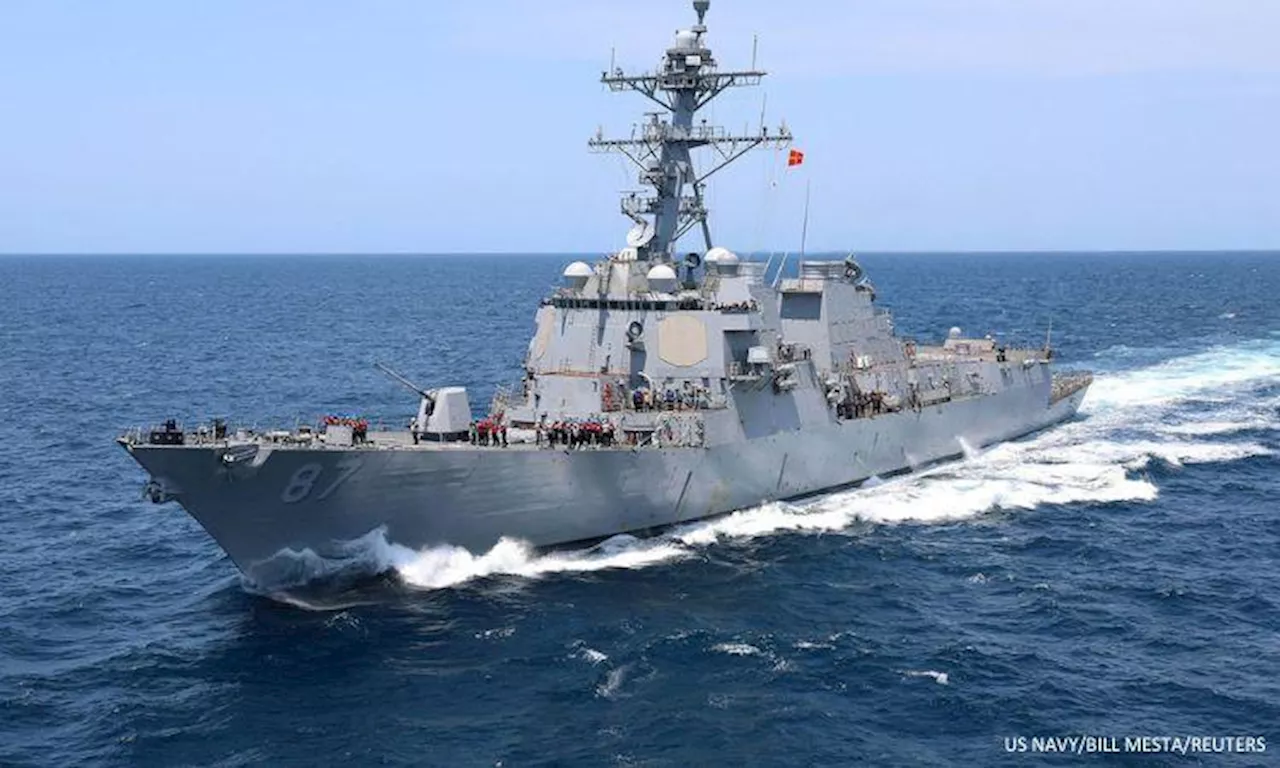 US warship targeted by ballistic missiles after responding to distress call