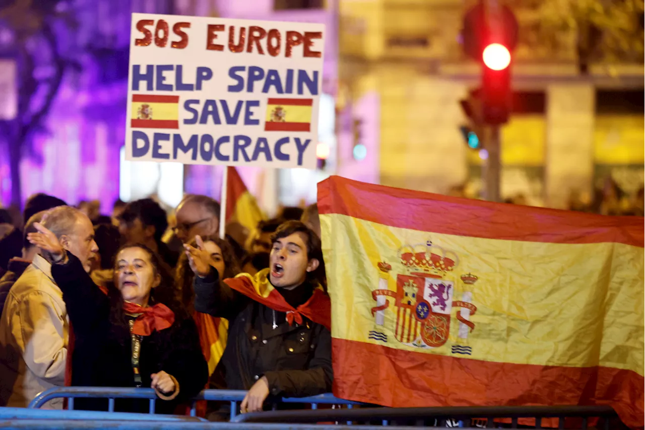 Protesta contra Pedro Sánchez y la amnistía en Ferraz