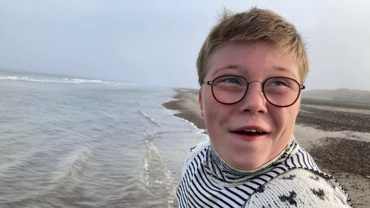 Hans 14-årige søn er for syg til at gå i skole – men nu er der håb
