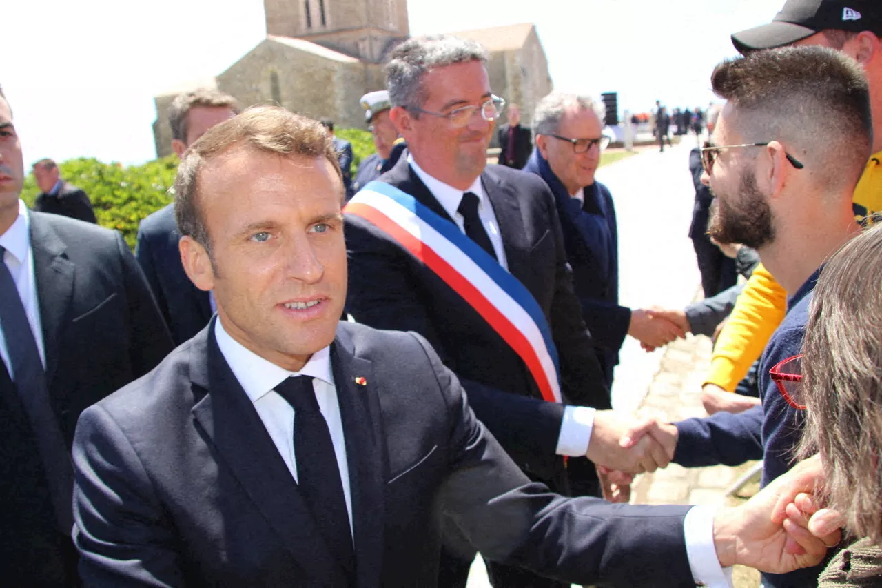 Tempête Ciaran : Emmanuel Macron en visite à Plougastel-Daoulas, en Bretagne